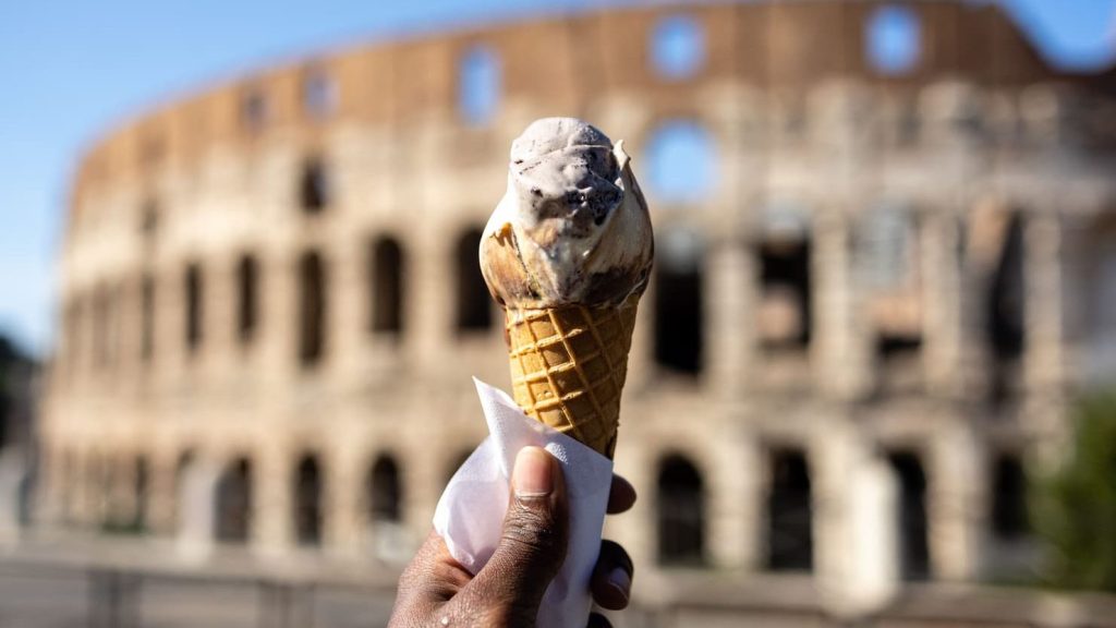 Gelato di fronte al Colosseo