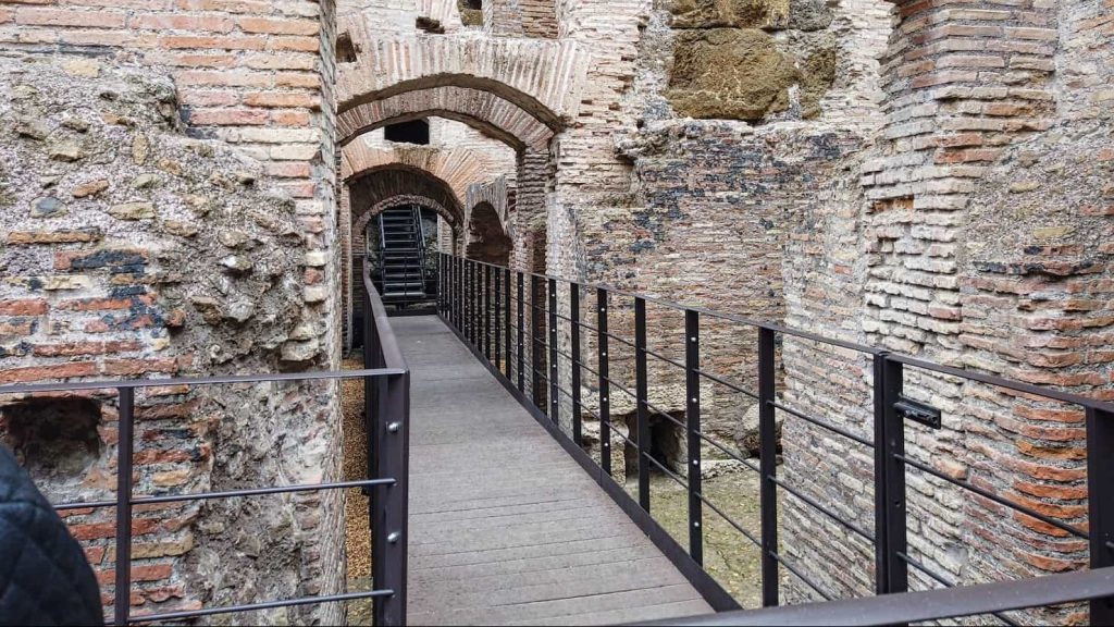 Passerella nei sotterranei del Colosseo